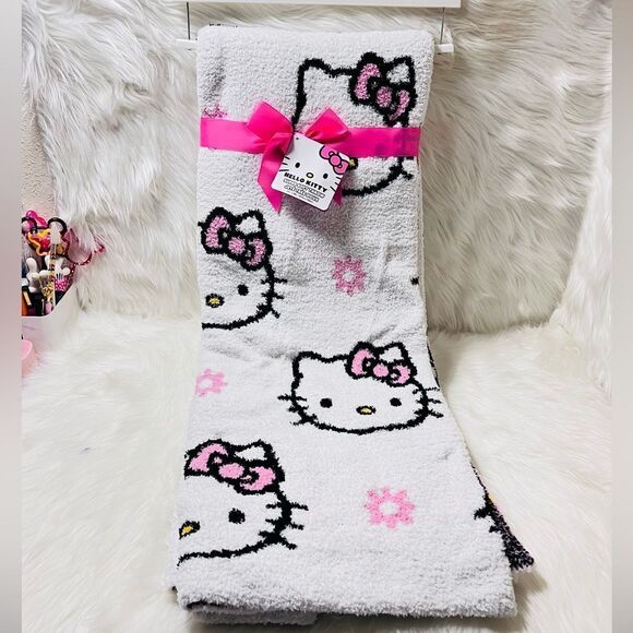 Hello Kitty Plush Throw Blanket - Picture 1 of 3